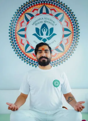 Portrait of Yogi Manoj, founder of Mimamsa Yogshala